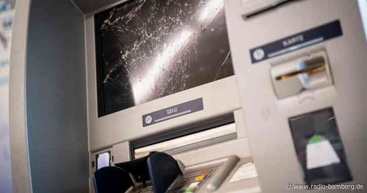 Sprengung von Geldautomat misslingt: Trio verletzt