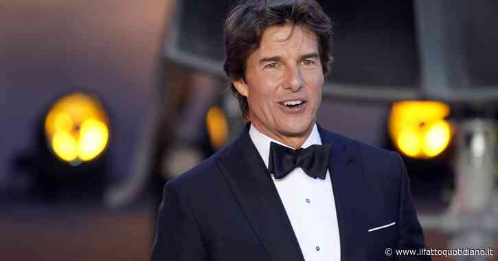 Tom Cruise piomba con il parapendio su una coppia di escursionisti: si scusa e poi spicca di nuovo il volo