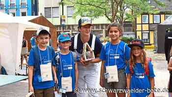 Mini-Schramberg - Uhren und Zahnräder schmücken die Hausfassade - Schwarzwälder Bote