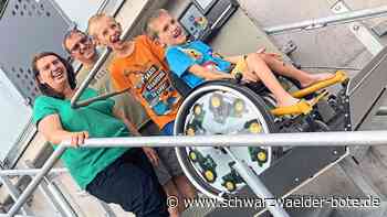 Lenny aus Tennenbronn - Dank Spenden mit dem Rollstuhl-Lift ins Haus - Schwarzwälder Bote