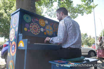 VIDEO: Musician brings sixth Oak Bay piano to life in Estevan Village - Saanich News