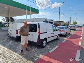 Ook in Tielt grote drukte bij autokeuring: “Mensen stonden hier al om 4.30 uur voor de poort” - KW.be - KW.be