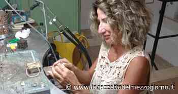 Matera: Giusy nella sua bottega trasforma l’oro in lucanità - La Gazzetta del Mezzogiorno