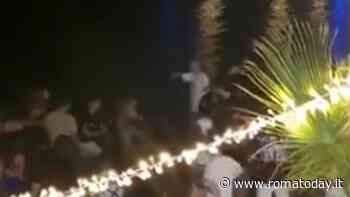 Malamovida sul litorale, rissa tra minori davanti al locale: 15enne perde un dente