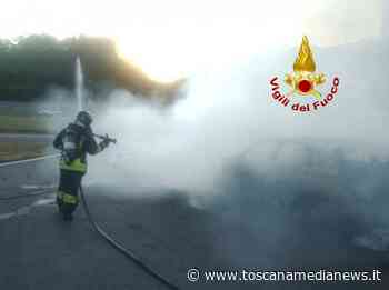 Auto di turisti americani a fuoco sulla A1 - Toscana Media News