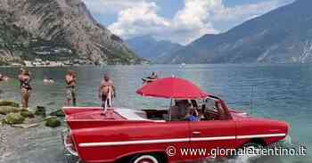 Il raduno più pazzo del lago di Garda: ecco le macchine anfibie - Trentino