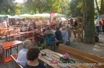 Gemütlicher Hock unter schattigen Bäumen - wie die SPD in Mannheim-Neckarau feiert - Mannheim: Neckarau - Nachrichten und Informationen - Mannheimer Morgen