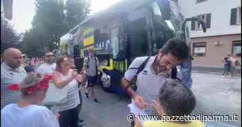 L'arrivo del pullman del Parma Calcio a Pinzolo - Video - Gazzetta di Parma