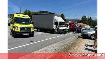 Quatro feridos em colisão entre carro e carrinha em Arcos de Valdevez - Correio da Manhã