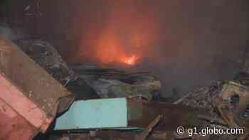 Vídeo: incêndio destrói parte de ferro-velho em Cariacica, ES - Globo.com