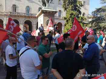 Cgil e Cisal in piazza a Perugia contro i tagli al Tpl - Agenzia ANSA