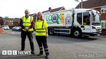 Electric bin lorries launched in Exeter - BBC