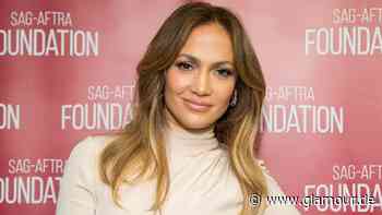 Jennifer Lopez: Mit diesem Styling-Trick macht sie ein weißes T-Shirt zum It-Piece - GLAMOUR Germany
