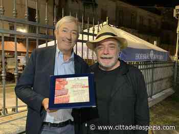 Lo scrittore spezzino Marco Ferrari riceve il premio “Memorie migrate” - CittaDellaSpezia