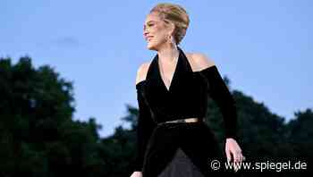 Adele: Musikerin kehrt nach fünf Jahren auf die Bühne zurück - DER SPIEGEL