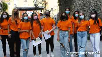 Magliette arancioni all’opera I giovani pronti per Con-Vivere - LA NAZIONE