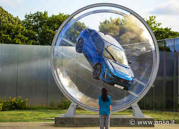 Peugeot 408, per il reveal diventa opera d'arte al Louvre - Attualità - Agenzia ANSA