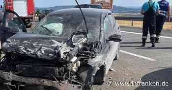 Unfall auf der A73 im Kreis Coburg: Autos in Mittelleitplanke geschleudert - fünf Verletzte - inFranken.de