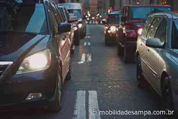Colisão entre automóvel e motocicleta na Avenida dos Bandeirantes - Mobilidade Sampa
