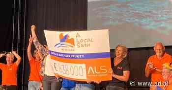 Emoties lopen hoog op bij bekendmaking opbrengst ALS Swim in De Lier: 838.000 euro - AD.nl
