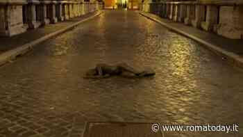 Dal mare a Castel Sant'Angelo, il giovane profugo dell'artista Jago "colpisce" ancora