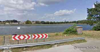 Zwemmer in nood uit kanaal gevist | Zelzate | hln.be - Het Laatste Nieuws