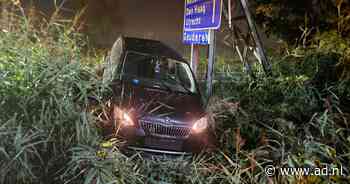 Automobilist raakt boom én bord bij aanrijding | Gouda - AD.nl