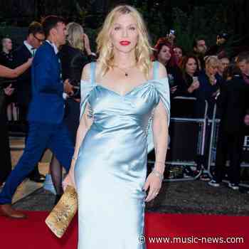 Courtney Love finishes memoir