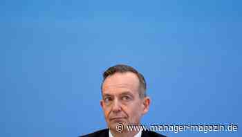 Bundesverkehrsminister Volker Wissing mahnt zu Tempo bei Ladesäulen