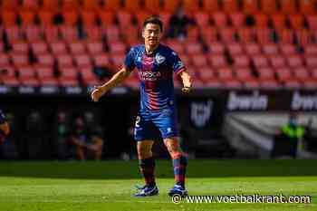 STVV test 36-jarige recordinternational en Premier League-kampioen