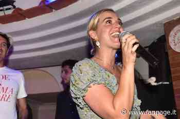 Katy Perry torna a Capri: si gira lo spot D&G di Paolo Sorrentino - Fanpage.it