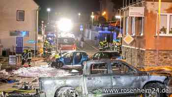 Auto explodiert nach Unfall im Erzgebirge