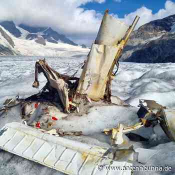 Schmelzender Gletscher gibt Flugzeugwrack frei - Antenne Unna