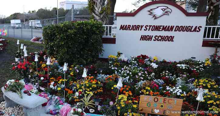 'Frozen in Time': Journalists Stunned by Horrifying, Chilling Classrooms in Exact Same State as Valentine's Day Massacre