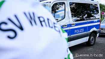 "Frechheit", "Unding", "Blamage": Werder und Wolfsburg kritisieren Polizei scharf