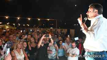 Bari, Salvini al lido 'Il Trampolino' con oltre 400 invitati a cena: "Sono fiducioso". Nel menu spaghetti all'assassina e focaccia - La Repubblica