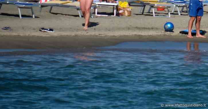 Rovigo, fa il bagno di notte e scompare tra le onde. Ritrovato dopo 9 ore a 6 km di distanza: “Mi sono aggrappato a un tronco d’albero”