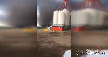 Tornado warning, severe thunderstorm watches issued for Saskatoon, other areas - Global News