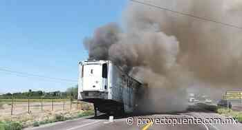 Se incendia camión que transportaba hielo sobre tramo carretero Hermosillo-Bahía de Kino - Proyecto Puente