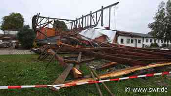 Sturm fegt Dach von Halle in Bad Wurzach - SWR Aktuell