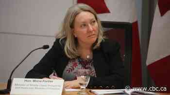 Many federal government employees balking at returning to offices