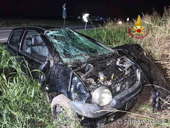 Prarolo: auto si ribalta in un fosso - Prima Vercelli