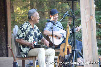 Guitarists trade licks at Merville show - Comox Valley Record
