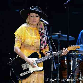 Jewel's tour bus catches on fire