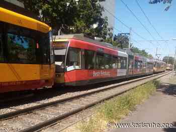 Auffahrunfall zweier Straßenbahnen in Karlsruhe-Knielingen - Karlsruhe.One - Das Regionalmagazin