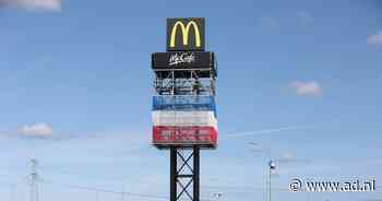 Omgekeerde megavlag op mast McDonald's: 'In andere landen zou dit echt niet kunnen' - AD.nl