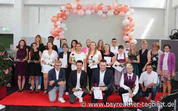 BRK Bayreuth beglückwünscht über 30 neue Pflegefachkräfte zu ihrer abgeschlossenen Ausbildung - Bayreuther Tagblatt