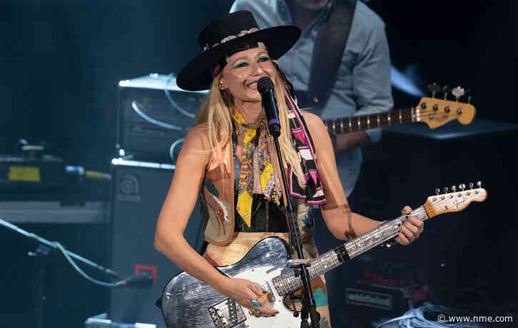 Jewel’s tour bus caught on fire this week: “How about this bullshit?”
