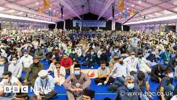 Jalsa Salana: Thousands attend UK's largest Islamic convention at Alton farm