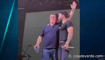 Gustavo Lima convida Ciro Nogueira para palco durante show em Picos - cidadeverde.com